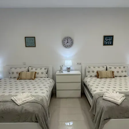 Funchal-studio-sleeps4-freeparking Appartamento
